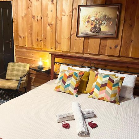 Cosy Apartment In Family Compound Turany Εξωτερικό φωτογραφία